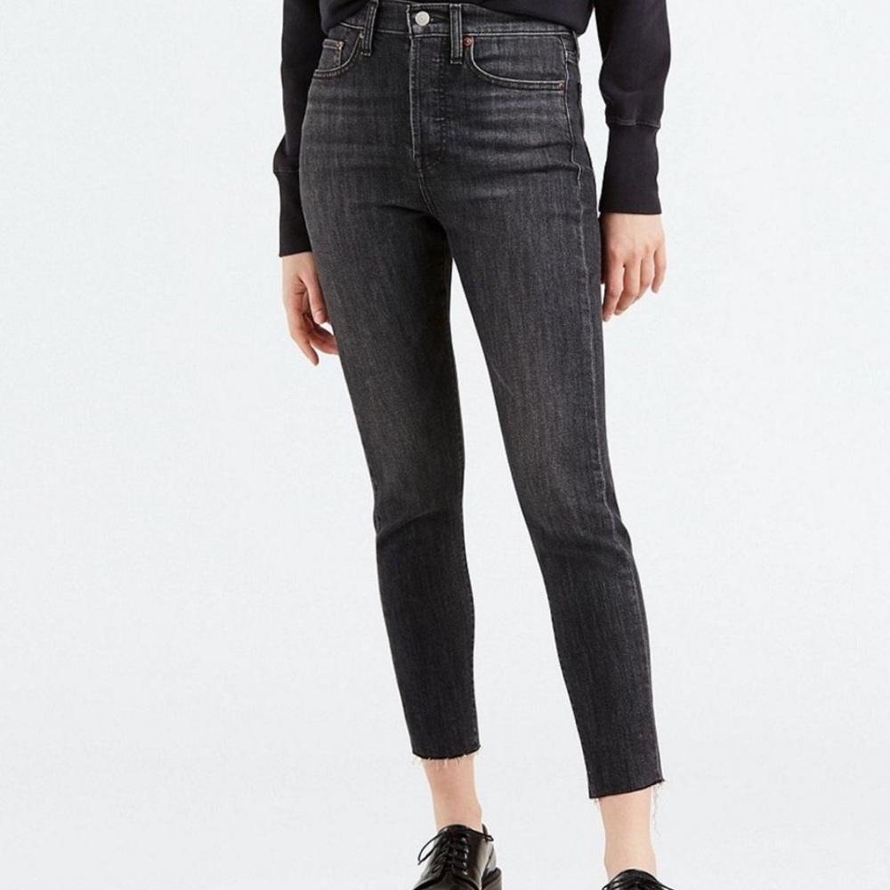 Levi’s wedgie fit dark frayed hem jeans